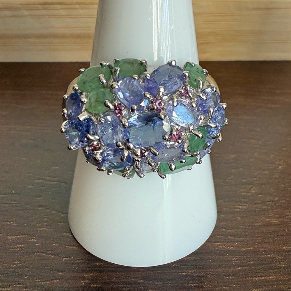 Ladies Tanzanite & Emerald Ring NWOT